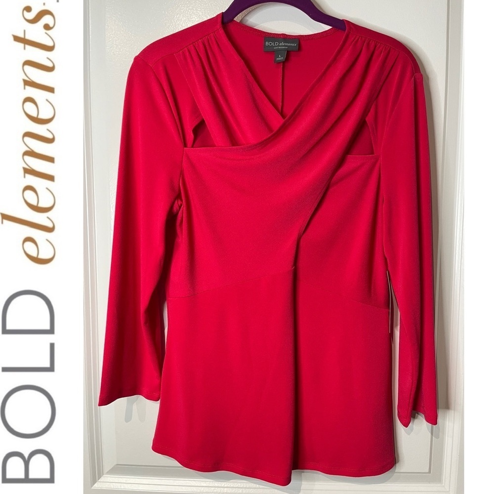 NWT Bold Elements Cut to Curve Top. Cherry Splash. Size Large R$38. P2P 19”